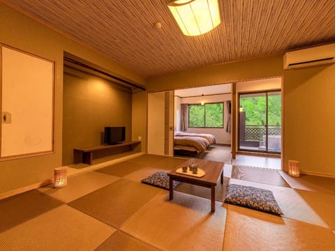 Superior Japanese Western Style Room with Open-air Bath, Non-Smoking | In-room safe, desk, free WiFi