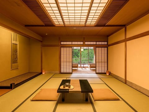 Superior Japanese Style 2-Room 7-pax Room with Open-air Bath, Non-Smoking | In-room safe, desk, free WiFi