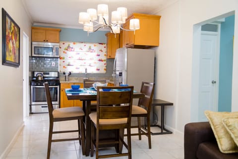 Deluxe Apartment, 2 Bedrooms, Mountain View, Executive Level | Private kitchen | Full-size fridge, microwave, oven, stovetop