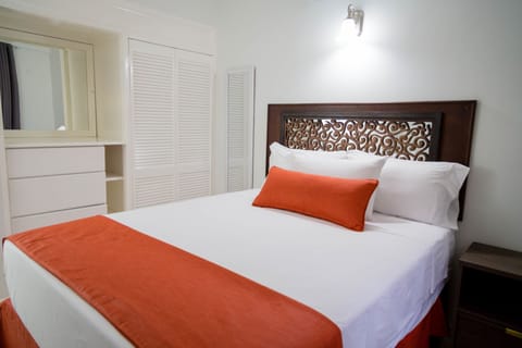 Deluxe Apartment, 2 Bedrooms, Mountain View, Executive Level | 2 bedrooms, Egyptian cotton sheets, premium bedding, in-room safe