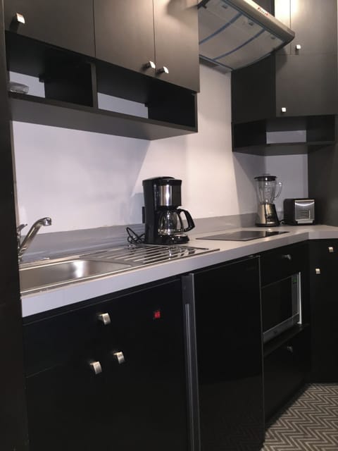 Suite (Suite A) | Private kitchen | Mini-fridge, microwave, stovetop, espresso maker