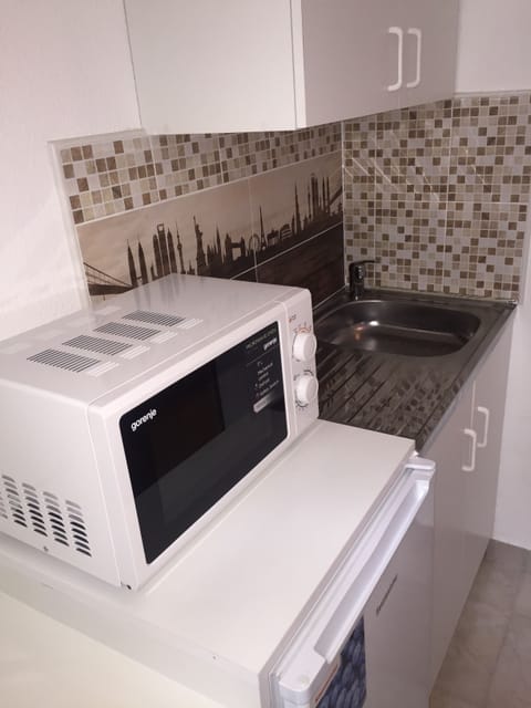 Fridge, microwave, cookware/dishes/utensils