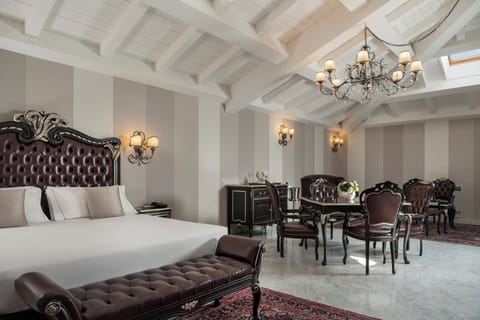 Suite | 1 bedroom, minibar, in-room safe, desk