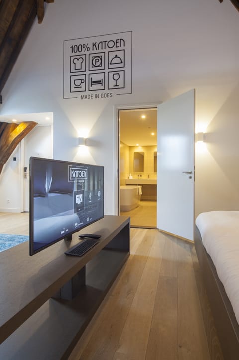 Junior Suite | In-room safe, soundproofing, iron/ironing board, free WiFi