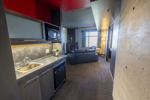 Executive Suite, 1 King Bed | Private kitchen | Mini-fridge