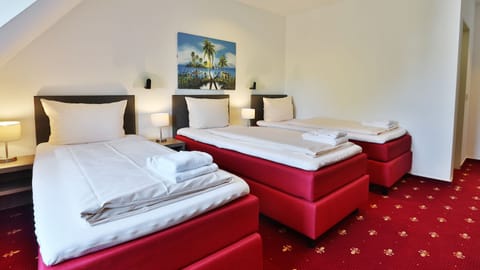 Triple Room, Non Smoking | Desk, cribs/infant beds, rollaway beds, free WiFi