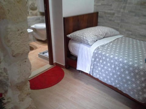 Small Single Room | Premium bedding, minibar, free WiFi, bed sheets