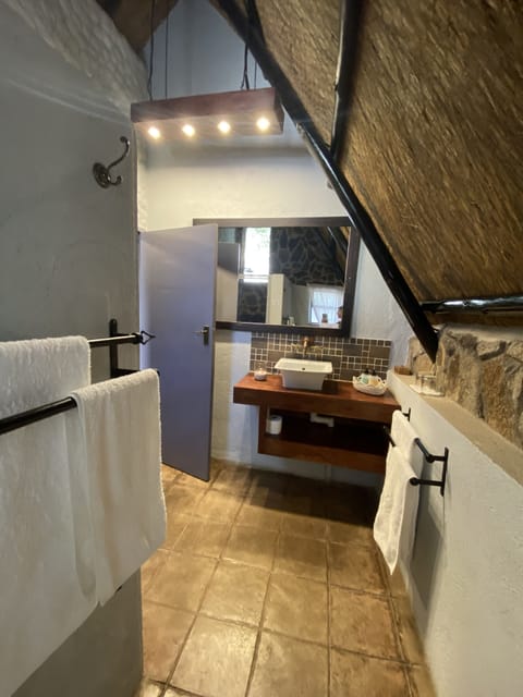 Standard Double or Twin Room, Mountain View | Bathroom | Shower, rainfall showerhead, designer toiletries, towels