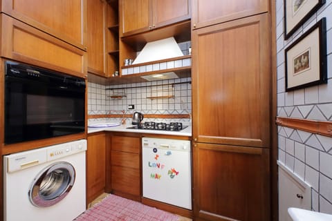 Design Apartment, 2 Bedrooms, City View (Via San Giovanni In Laterano 226) | Private kitchen