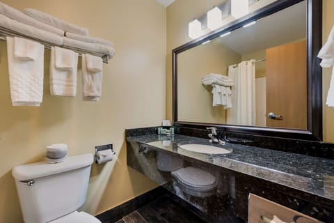 Suite, Multiple Beds, Non Smoking, Refrigerator | Bathroom | Shower, hydromassage showerhead, hair dryer, towels