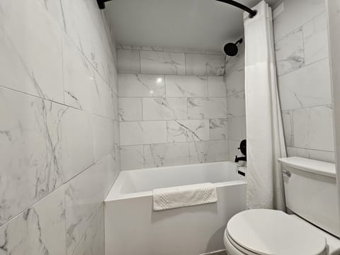 Combined shower/tub, deep soaking tub, free toiletries, hair dryer