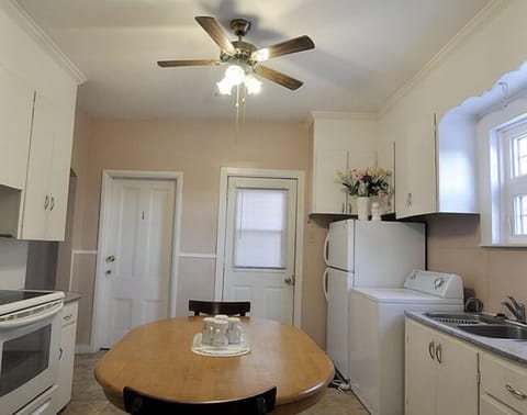 Family Suite, Multiple Beds, Private Bathroom | Shared kitchen | Full-size fridge, microwave, oven, stovetop