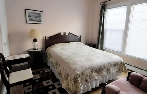 Senior Suite, 1 Queen Bed, Private Bathroom | Premium bedding, desk, laptop workspace, blackout drapes