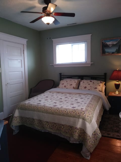 Comfort Suite, 1 Queen Bed, Ensuite | Premium bedding, desk, blackout drapes, free WiFi