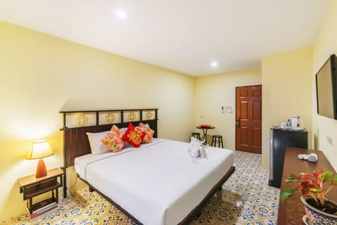 Superior Room, 1 Double Bed | Minibar, desk, free WiFi, bed sheets