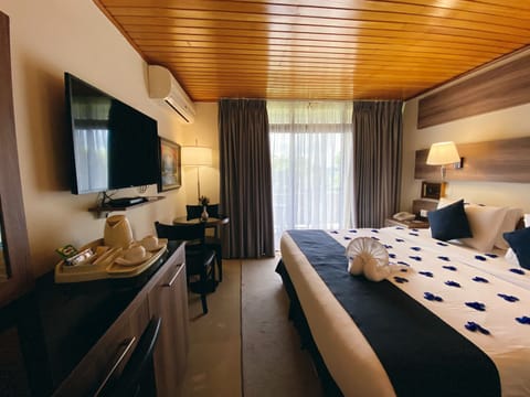 Standard Room | Premium bedding, minibar, in-room safe, desk
