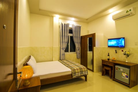 Double Room | Minibar, desk, free WiFi