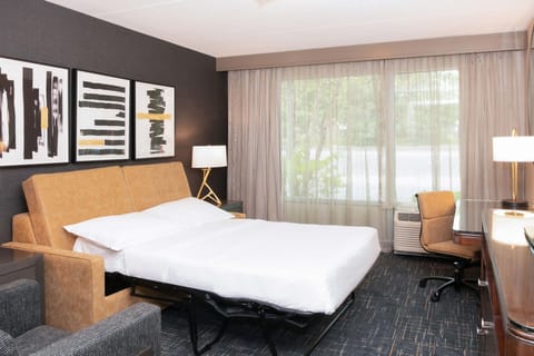 Junior Suite, 1 King Bed with Sofa bed | Premium bedding, in-room safe, desk, laptop workspace