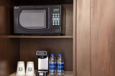 Premium bedding, in-room safe, desk, laptop workspace