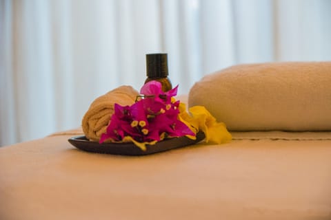 Couples treatment rooms, body treatments, hot stone massages