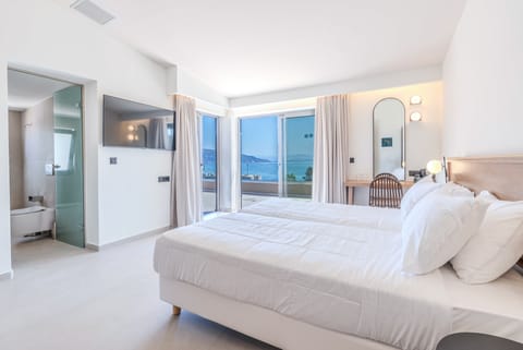 Premium Two Bedroom Suite with sea view | In-room safe, blackout drapes, soundproofing, iron/ironing board