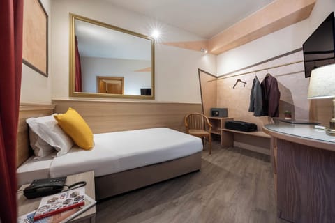 Single Room | Hypo-allergenic bedding, minibar, in-room safe, individually furnished