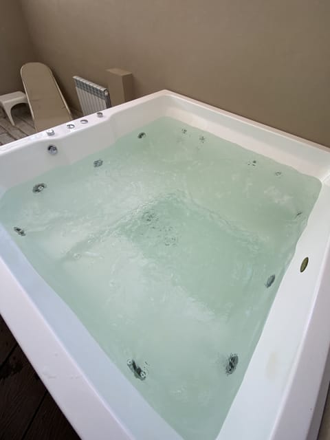 Indoor spa tub