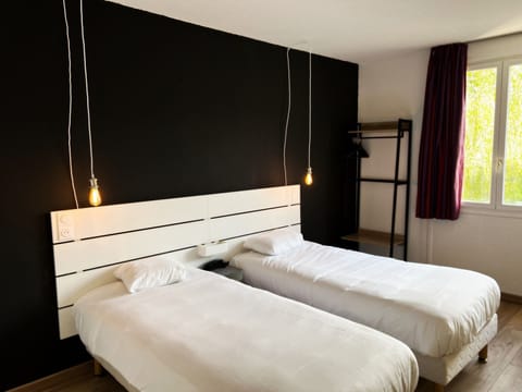 Comfort Double or Twin Room | Desk, free WiFi, bed sheets