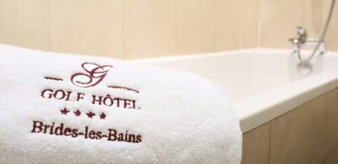 Classic Room | Bathroom | Free toiletries, hair dryer, towels, soap