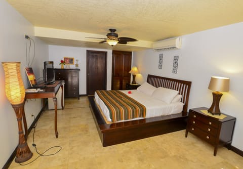 Luxury Room, 1 King Bed | Premium bedding, individually decorated, individually furnished