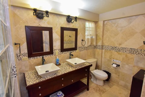 Luxury Room, 1 King Bed | Bathroom | Shower, designer toiletries, towels