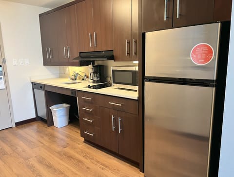 Studio, 1 King Bed (Mobility/Hearing Accessible, Tub) | Private kitchen | Fridge, microwave, stovetop, dishwasher