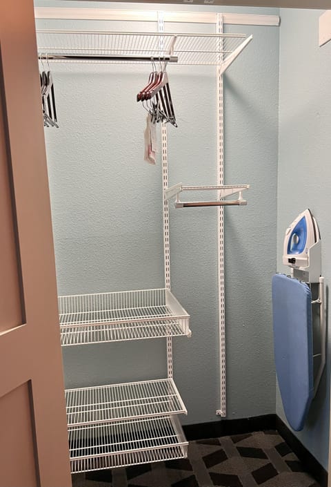 Studio, 1 King Bed (Mobility/Hearing Access, Roll-in Shwr) | In-room safe, iron/ironing board, free cribs/infant beds, free WiFi