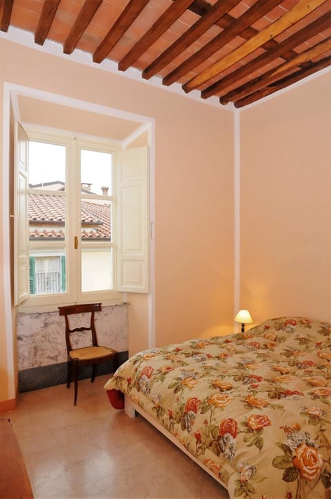 Minibar, in-room safe, desk, iron/ironing board