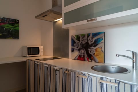 Standard Apartment | Private kitchenette | Electric kettle