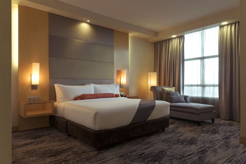 Club Floor King | Premium bedding, minibar, in-room safe, desk