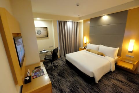 Junior King Suite (Compound View) | Premium bedding, minibar, in-room safe, desk