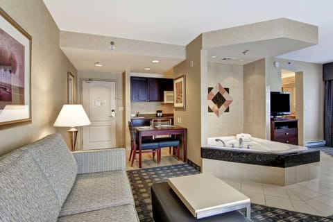 King, Suite, 1 Bedroom, Jetted Tub | Bathroom | Shower, free toiletries, hair dryer, towels