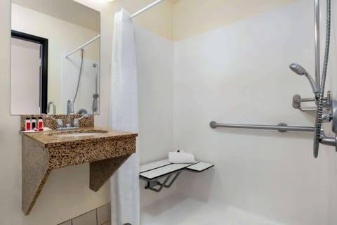 Separate tub and shower, free toiletries, hair dryer, towels