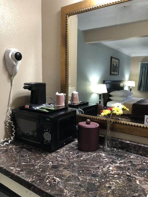 1 King Bed, Non-Smoking Room | Egyptian cotton sheets, premium bedding, down comforters, desk