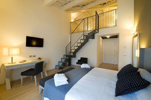 Premium bedding, minibar, in-room safe, desk