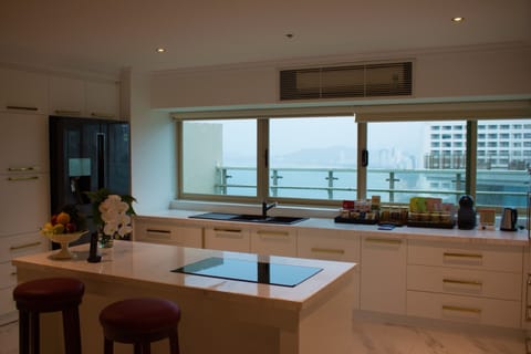 Presidential Suite, 3 Bedrooms, Sea View | Private kitchen | Fridge, microwave, electric kettle