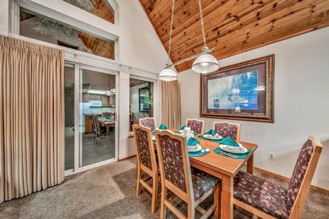 Executive Cabin, 2 Bedrooms, Kitchen | In-room dining