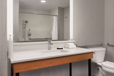 Suite, Accessible, Non Smoking | Bathroom | Combined shower/tub, free toiletries, hair dryer, towels