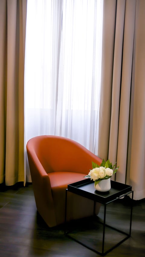 Premium bedding, minibar, in-room safe, desk