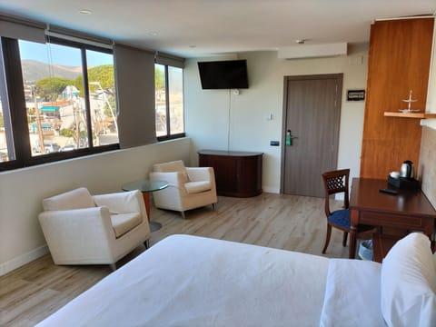 Suite, 1 Double Bed | In-room safe, desk, blackout drapes, iron/ironing board