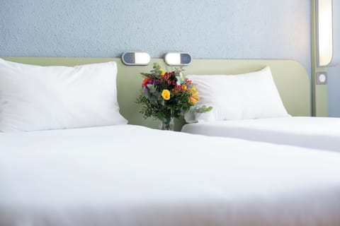 Twin Room, 2 Twin Beds | Free cribs/infant beds, free WiFi, bed sheets