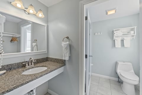 Room, 1 Queen Bed | Bathroom | Combined shower/tub, hair dryer, towels