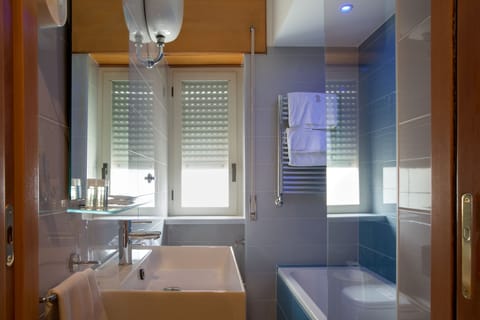 Superior Double Room | Bathroom | Deep soaking tub, free toiletries, hair dryer, bathrobes