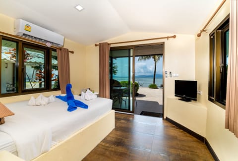 Classic Beachfront Double | Free WiFi, bed sheets